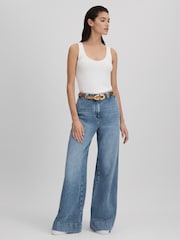 Голубой - Reiss широкие джинсы с контрастными строчками Olivia - Изображение 6 из 7