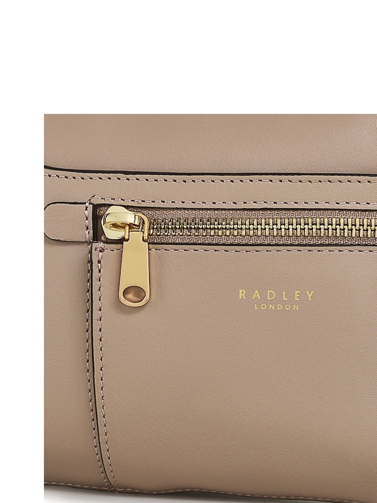 حقيبة لون كريمي بجيوب وسحاب صغير علوي Icon من Radley London - صورة 5 من 5