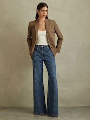 Azul medio - Vaqueros acampanados con costura delantera Juniper de Reiss - Imagen 1 de 6