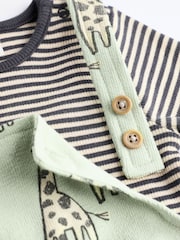 Salbeigrüne Giraffe - Set aus Latzhose und Body für Babys (0 Monate bis 2 Jahre) - Bild 9 von 12