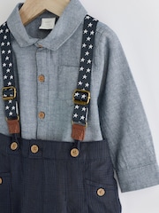 Azul marino - Conjunto de 3 piezas para bebé con camisa, pantalones y tirantes (0 meses - 2 años) - Imagen 4 de 10