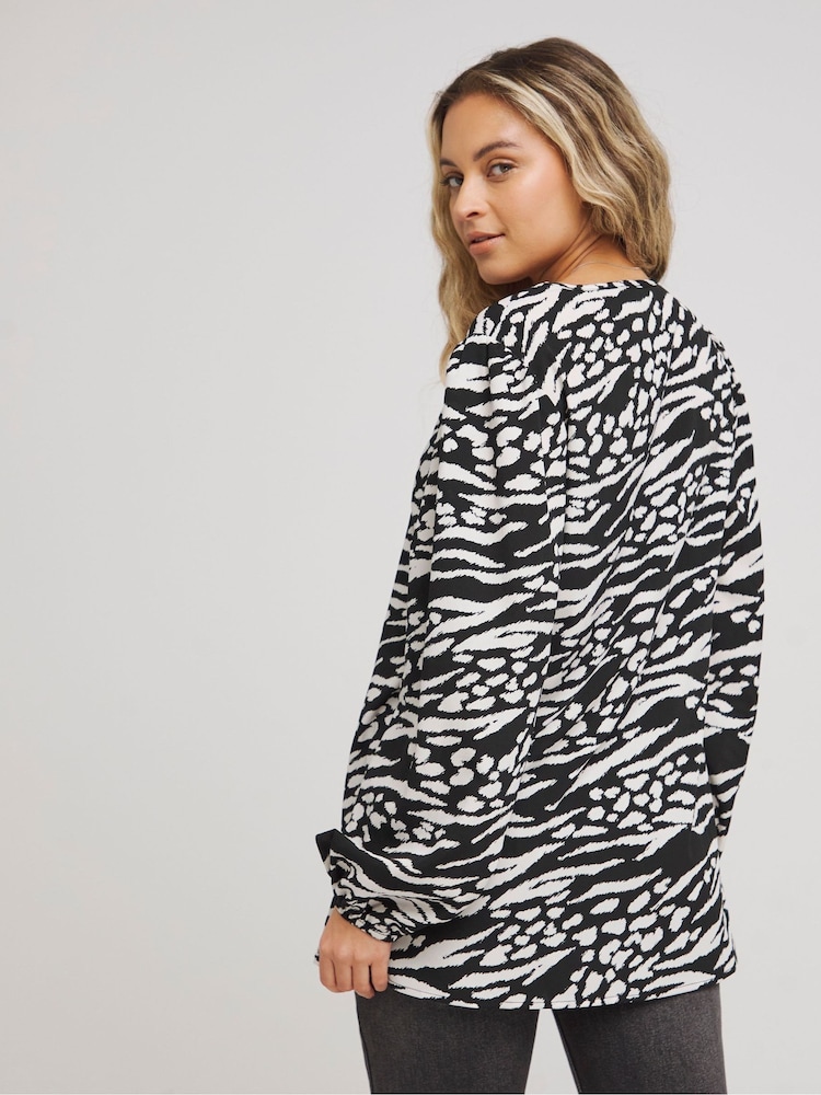 Simply Be Black Print Long Sleeve V-Neck Boxy Blouse - Image 2 of 4 Simply Be Black Print Long Sleeve V-Neck Boxy Blouse - Image 2 of 4