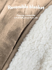 Slumberdown Natural Cosy And Snug Sherpa Fleece Heated Throw - Image 5 of 8