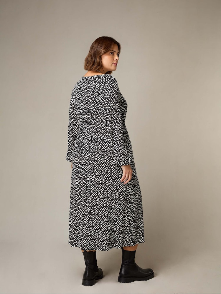 Live Unlimited Black Curve Mono Ditsy Print Jersey Gathered Waist Midi Dress - Image 2 of 4