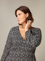 Live Unlimited Black Curve Mono Ditsy Print Jersey Gathered Waist Midi Dress - Image 3 of 4