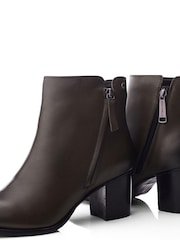 Moda in Pelle Lakayla Black Block Heel Ankle Boots With Decorative Outside Zip - Image 4 of 4