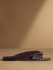 Marrón - Sandalias planas tipo mule Medway de Russell & Bromley - Imagen 2 de 8