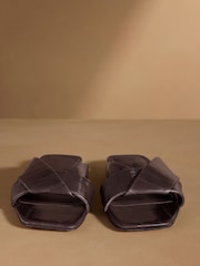 Marrón - Sandalias planas tipo mule Medway de Russell & Bromley - Imagen 4 de 8