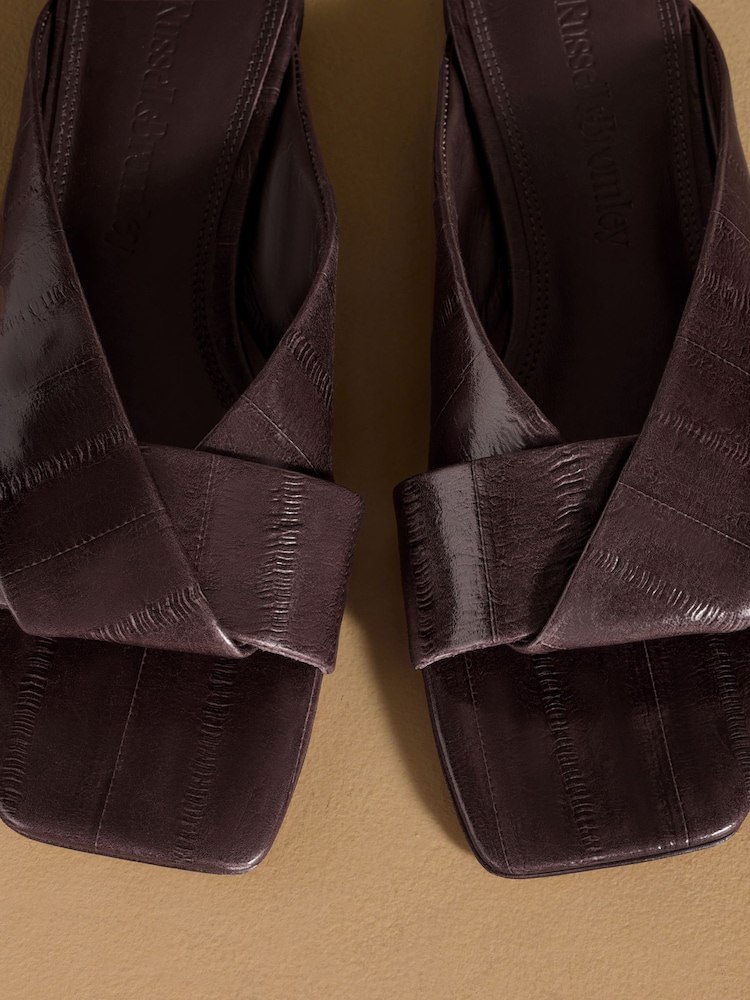 Marrón - Sandalias planas tipo mule Medway de Russell & Bromley - Imagen 8 de 8 Marrón - Sandalias planas tipo mule Medway de Russell & Bromley - Imagen 8 de 8