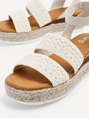 Weiß - Linzi Daria Inspired Espadrilles mit Plateau-Keilabsatz und zwei Riemen - Bild 4 von 5