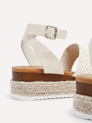 Weiß - Linzi Daria Inspired Espadrilles mit Plateau-Keilabsatz und zwei Riemen - Bild 5 von 5