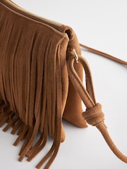 Svetlohnedá - Kožená crossbody kabelka so strapcami - Obrázok 11 z 11