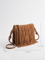 Svetlohnedá - Kožená crossbody kabelka so strapcami - Obrázok 4 z 11