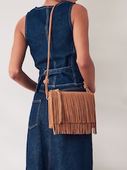 Svetlohnedá - Kožená crossbody kabelka so strapcami - Obrázok 5 z 11