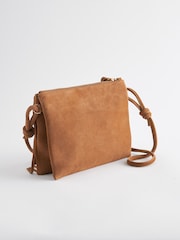 Svetlohnedá - Kožená crossbody kabelka so strapcami - Obrázok 8 z 11
