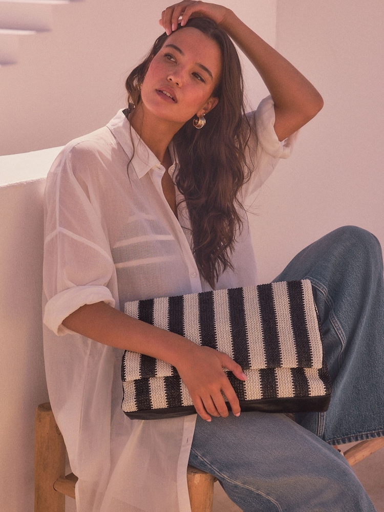 Monochrom - Gewebte Clutch - Bild 1 von 9 Monochrom - Gewebte Clutch - Bild 1 von 9