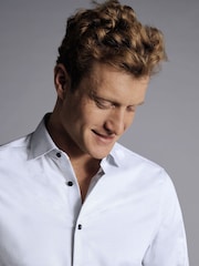 Charles Tyrwhitt Bügelfreies, gepunktetes Hemd mit Stretch-Anteil und Struktur aus 100% Baumwolle - Bild 2 von 5