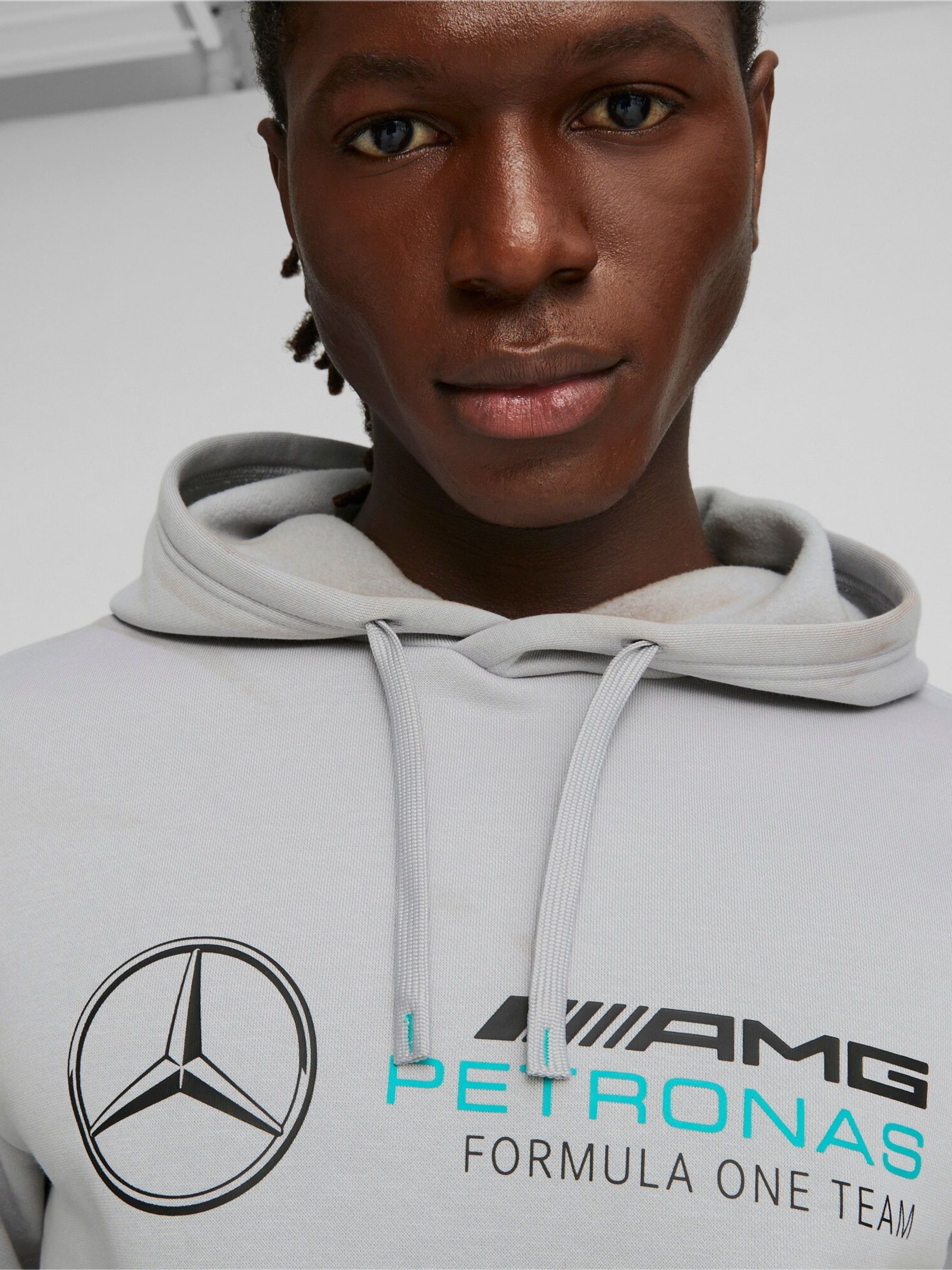 佐*伯様 Mercedes AMG PETRONAS パーカー 2026 Men's DNA Full-Zip Hoodie Black | Mercedes-AMG PETRONAS F1
