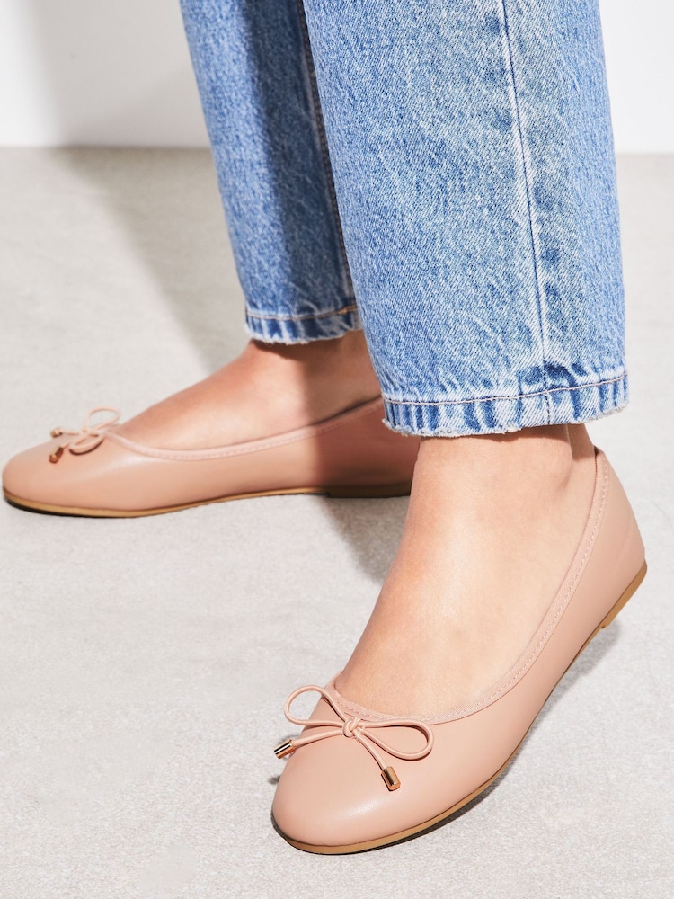 Nude - Lipsy Ballerinas aus Lederimitat mit Schleife und Metalldetails - Bild 1 von 4