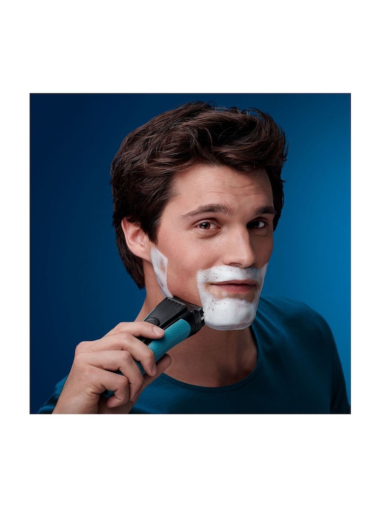 Braun Series 3 ProSkin 3040s Rechargable Wet/Dry Electric Shaver - Image 2 of 4