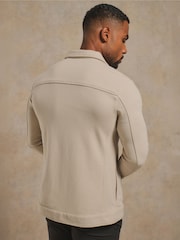 لون طبيعي - سترة خفيفة تويل جيرسيه بقصّة تُبرز العضلات من Tailored Athlete - صورة 3 من 7