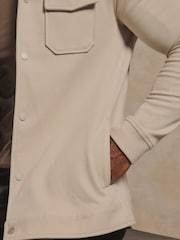 لون طبيعي - سترة خفيفة تويل جيرسيه بقصّة تُبرز العضلات من Tailored Athlete - صورة 6 من 7