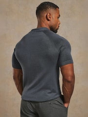 Grau - Tailored Athlete Muscle Fit Open Collar Knitted Polo Shirt - Bild 2 von 6