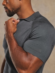 Grau - Tailored Athlete Muscle Fit Open Collar Knitted Polo Shirt - Bild 4 von 6