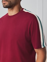 Burgundy Red Side Stripe - Zestaw piżamowy z krótkim rękawem i wzorem w paski - Obraz 7 z 8