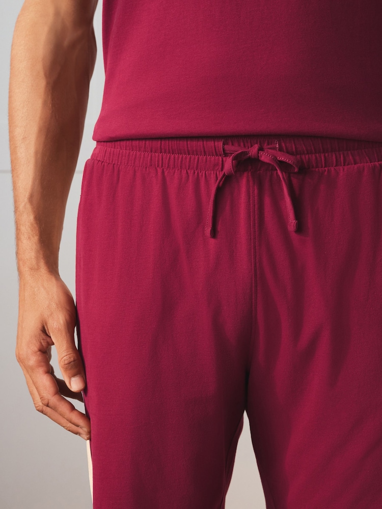 Burgundy Red Side Stripe - Zestaw piżamowy z krótkim rękawem i wzorem w paski - Obraz 8 z 8 Burgundy Red Side Stripe - Zestaw piżamowy z krótkim rękawem i wzorem w paski - Obraz 8 z 8