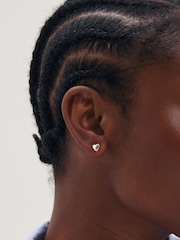 Simply Silver Polished Heart Studs Earrings - صورة 2 من 3