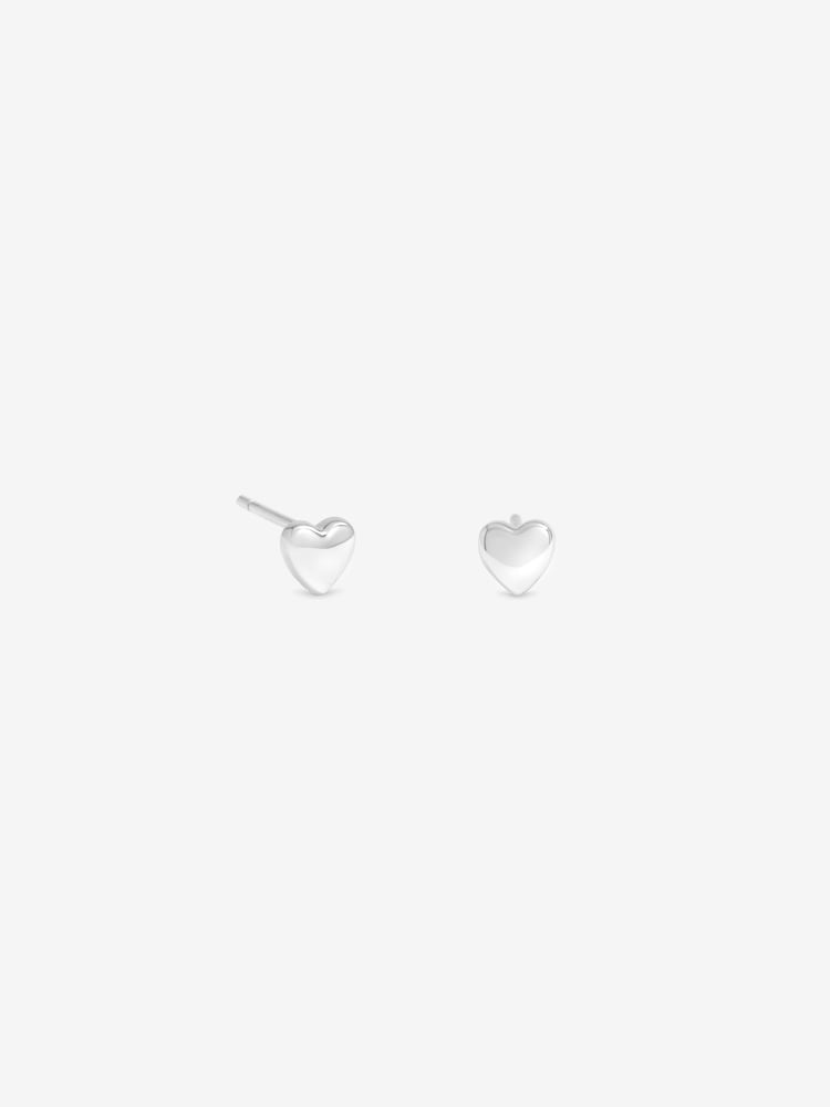 Simply Silver Polished Heart Studs Earrings - صورة 3 من 3 Simply Silver Polished Heart Studs Earrings - صورة 3 من 3