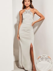 Lipsy Gerafftes Neckholder-Maxikleid mit Pailletten, Spitze und Seitenschlitz - Bild 3 von 4
