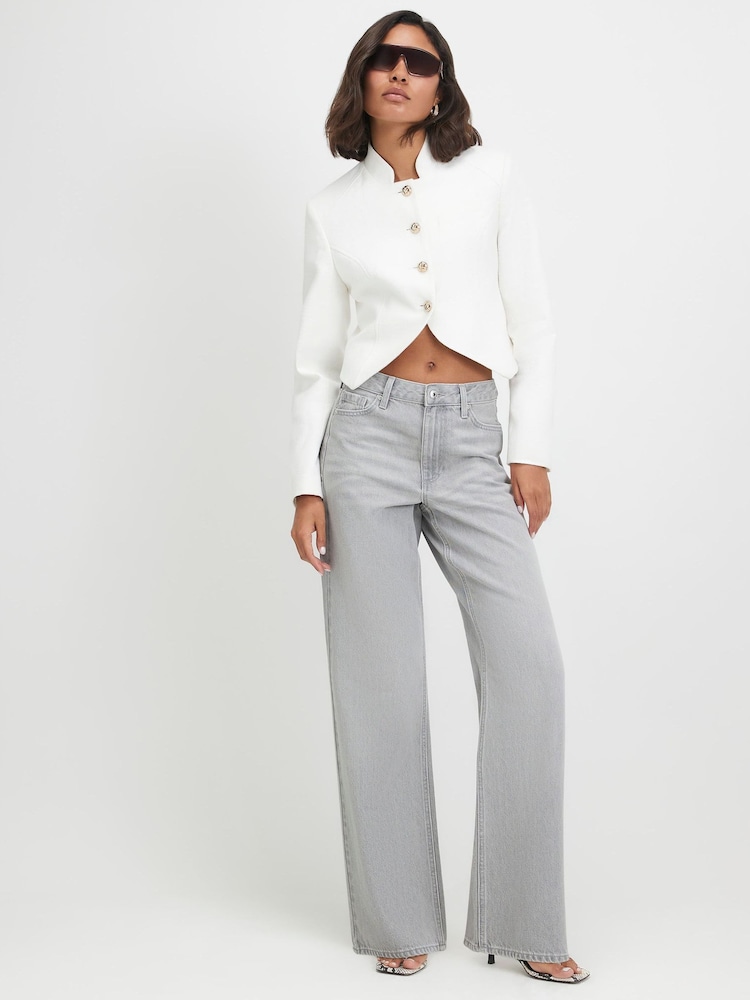جينز برجل مستقيمة مريح بخصر مرتفع من River Island - صورة 1 من 4 جينز برجل مستقيمة مريح بخصر مرتفع من River Island - صورة 1 من 4