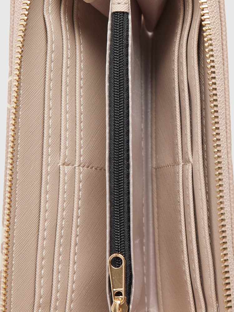 Porte-monnaie zippé River Island Monogram en relief - Image 5 sur 5 Porte-monnaie zippé River Island Monogram en relief - Image 5 sur 5