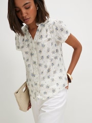 Cream na Floral - River Island Short Sleeve Button Front Blouse - Larawan 2 ng 4