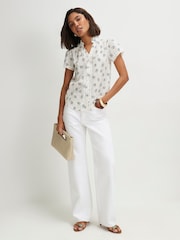 Cream na Floral - River Island Short Sleeve Button Front Blouse - Larawan 4 ng 4