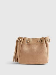 River Island Faux Suede Tassel Bucket Bag - Imagem 4 de 6