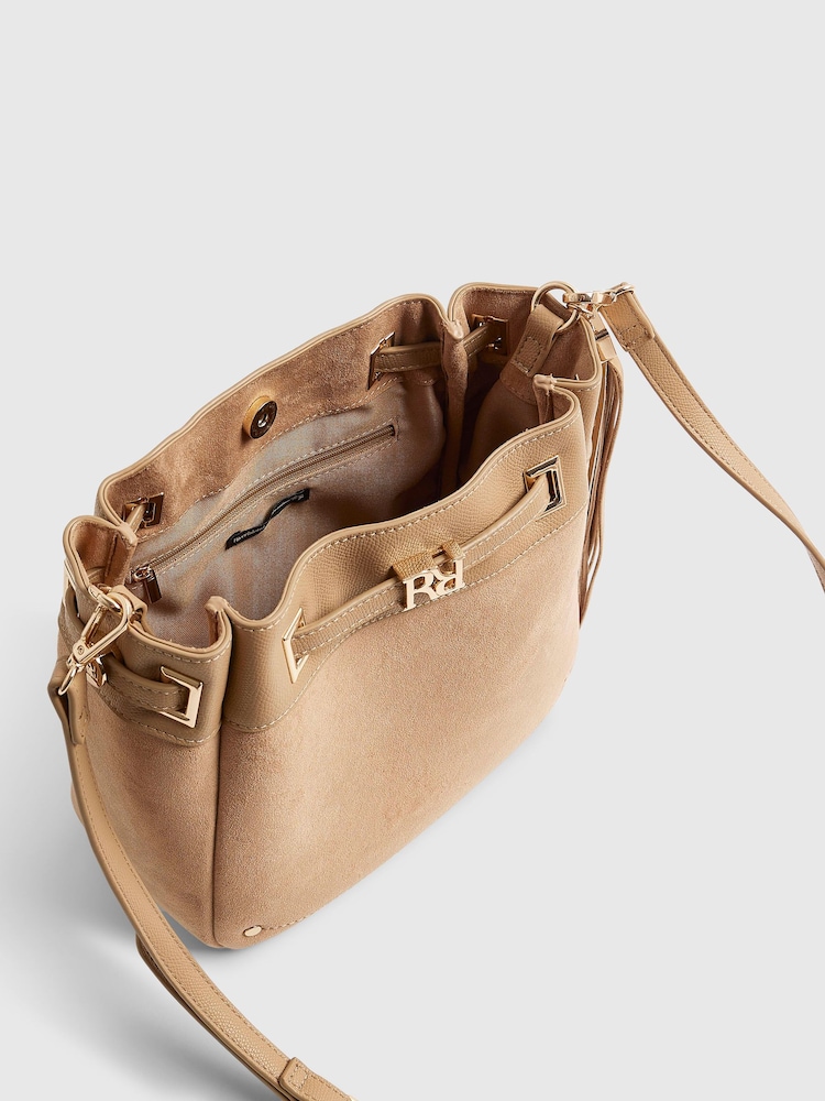 River Island Faux Suede Tassel Bucket Bag - Imagem 6 de 6