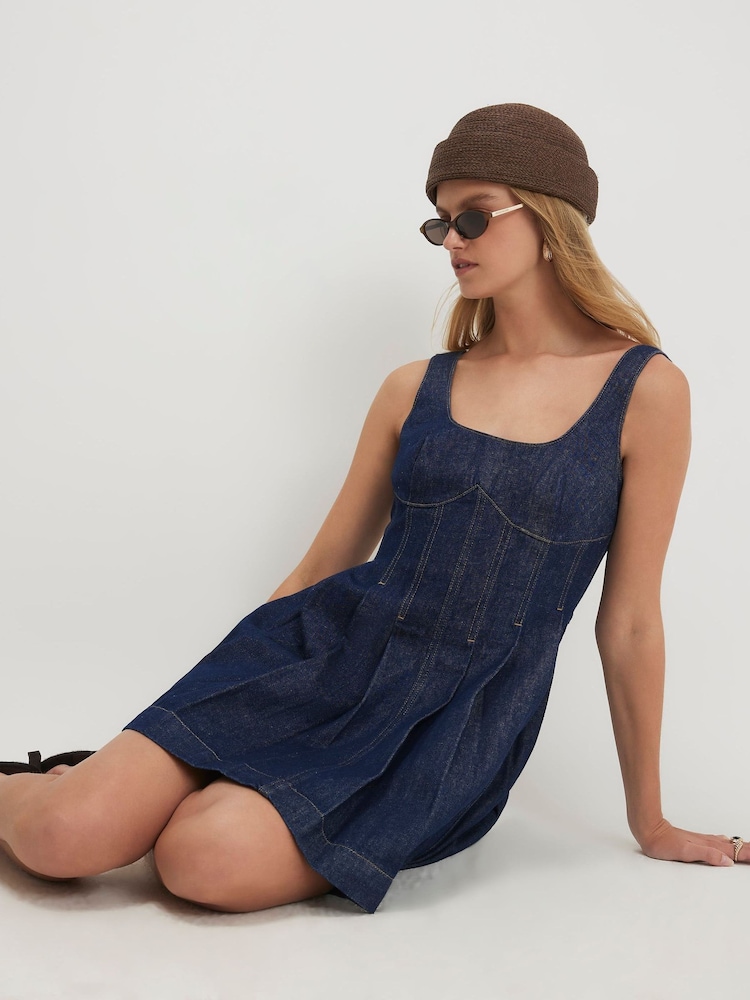 River Island Sleeveless Corset Denim Mini Dress - Bild 1 von 4 River Island Sleeveless Corset Denim Mini Dress - Bild 1 von 4