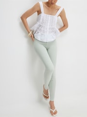بنطلون جينز ضيق ناحت للقوام بخصر متوسط الارتفاع من River Island - صورة 2 من 4