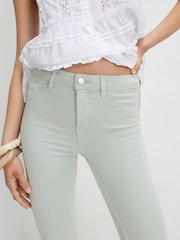 بنطلون جينز ضيق ناحت للقوام بخصر متوسط الارتفاع من River Island - صورة 3 من 4