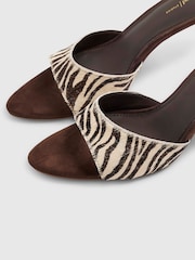River Island sandály na podpatku typu pantofle se zebrovaným potiskem - Obrázek 3 z 5