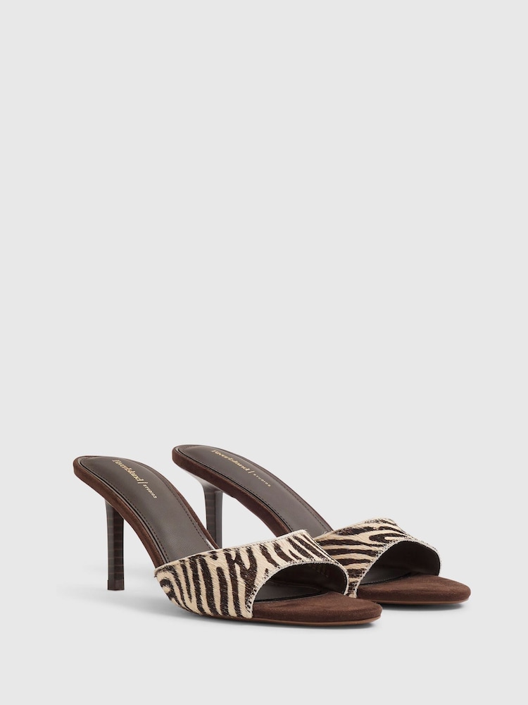 River Island sandály na podpatku typu pantofle se zebrovaným potiskem - Obrázek 5 z 5