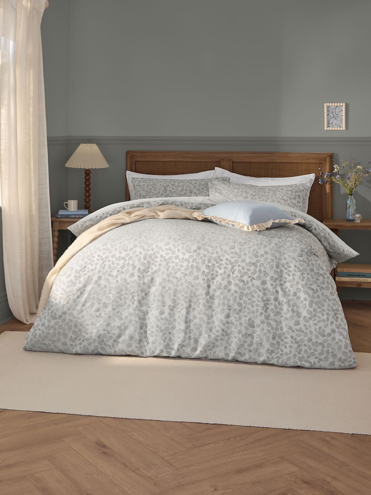 Wylder Grace Leaf Jacquard Satin Duvet Cover Set - 画像 1 / 3