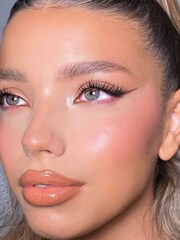 ICONIC London Sheer Blush - Image 4 of 5