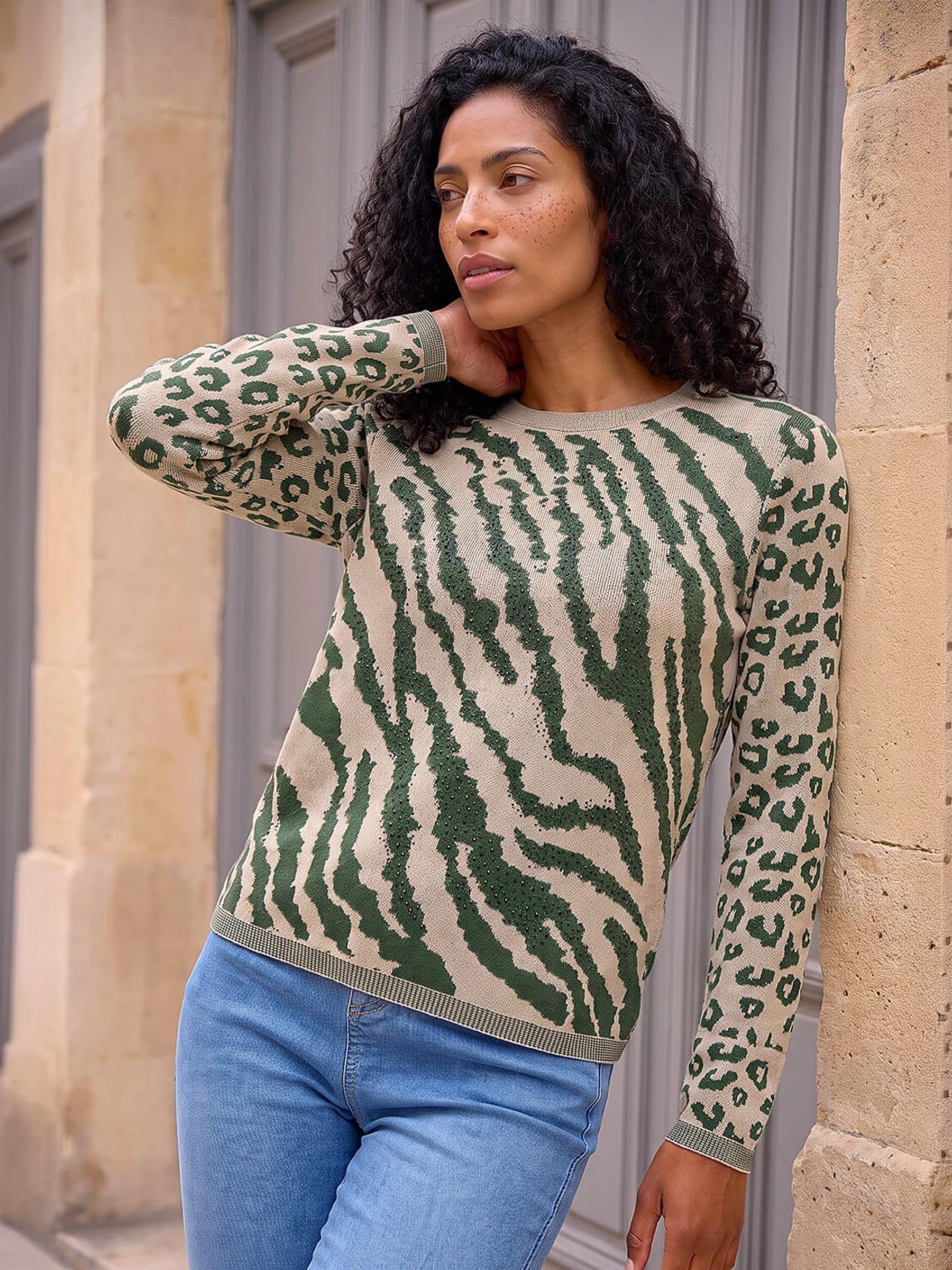 Roman Women's Khaki Embellished Animal Knit Jumper In Size 20 - Image 3