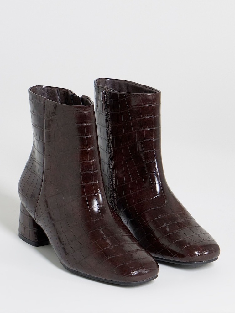 JD Williams Red Extra Wide Fit Block Heel Ankle Boots - Image 2 of 4