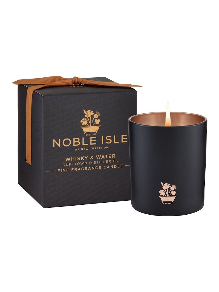 Noble Isle Clear Whisky & Water Single Wick Scented Candle - Dufftown Distilleries - Aromatic And Rich - Image 1 of 1 Noble Isle Clear Whisky & Water Single Wick Scented Candle - Dufftown Distilleries - Aromatic And Rich - Image 1 of 1