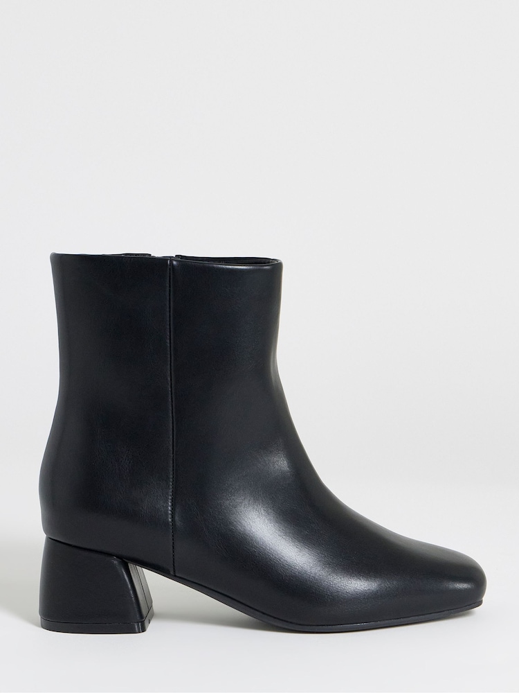 JD Williams Black Wide Fit Block Heel Ankle Boots - Image 2 of 4 JD Williams Black Wide Fit Block Heel Ankle Boots - Image 2 of 4